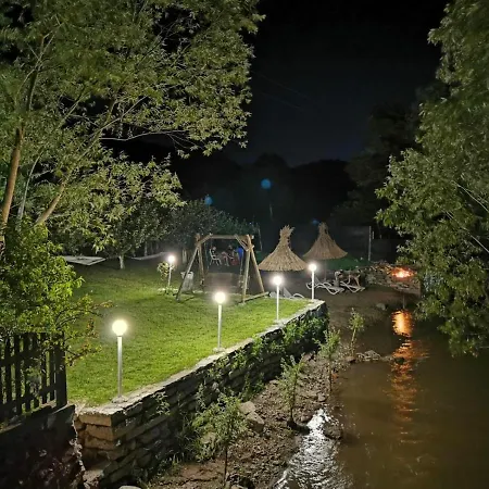 Camping River Transalpina Campismo de Luxo