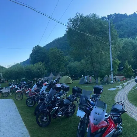 Campismo de Luxo Camping River Transalpina Laz (Alba)